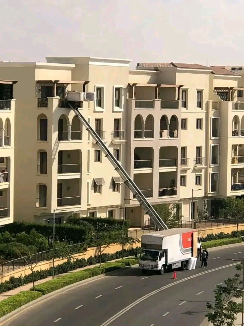 من نحن
